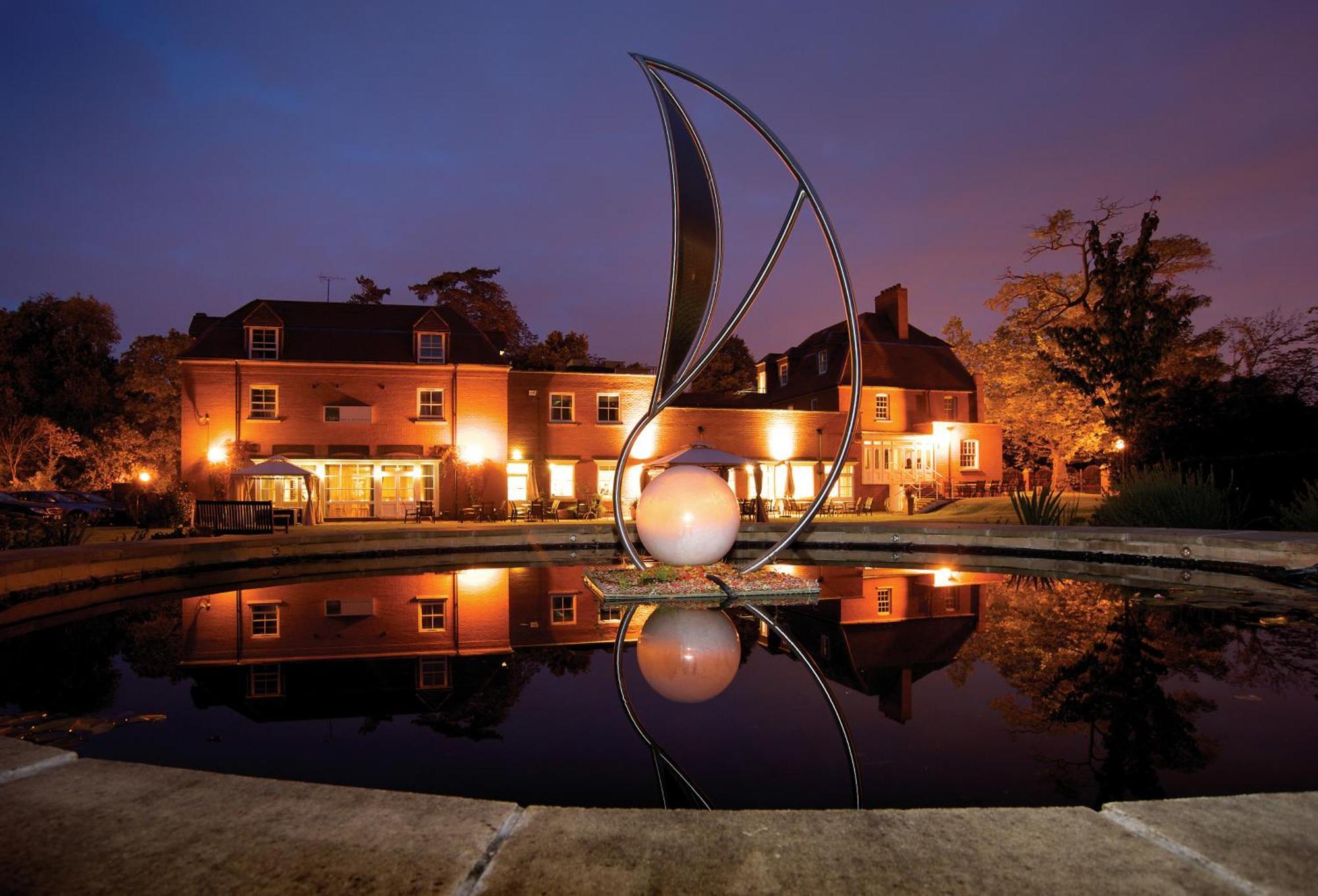 The Pinewood Hotel Slough Exterior photo
