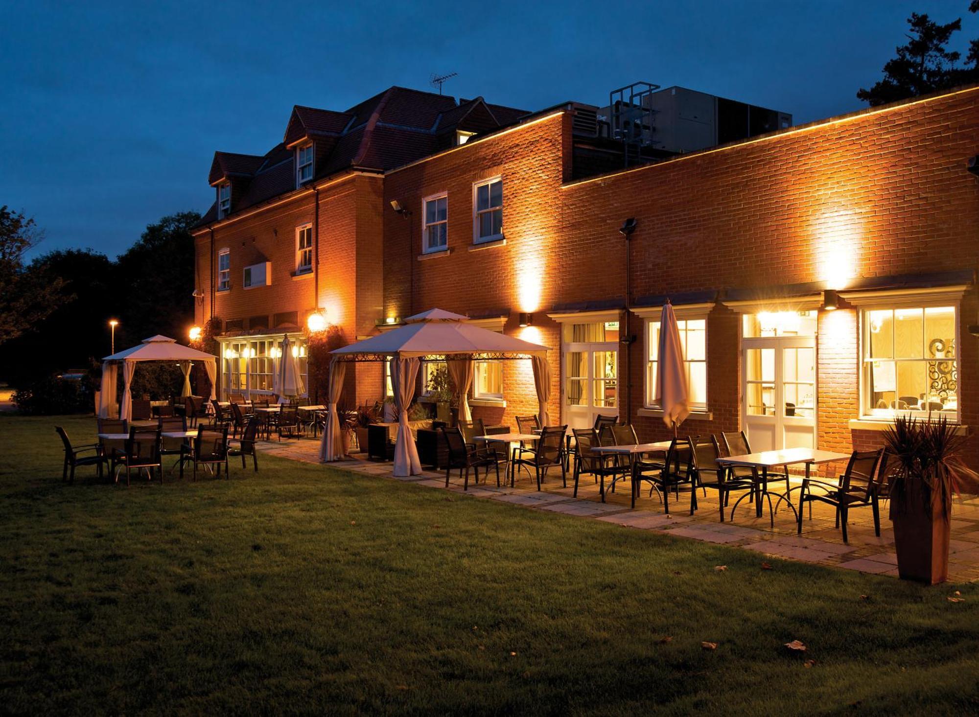 The Pinewood Hotel Slough Exterior photo