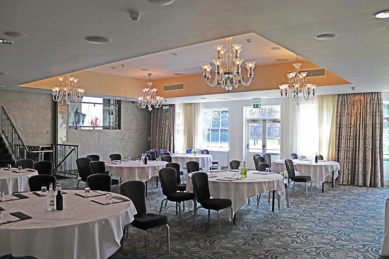 The Pinewood Hotel Slough Exterior photo