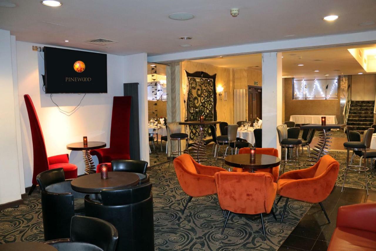The Pinewood Hotel Slough Exterior photo